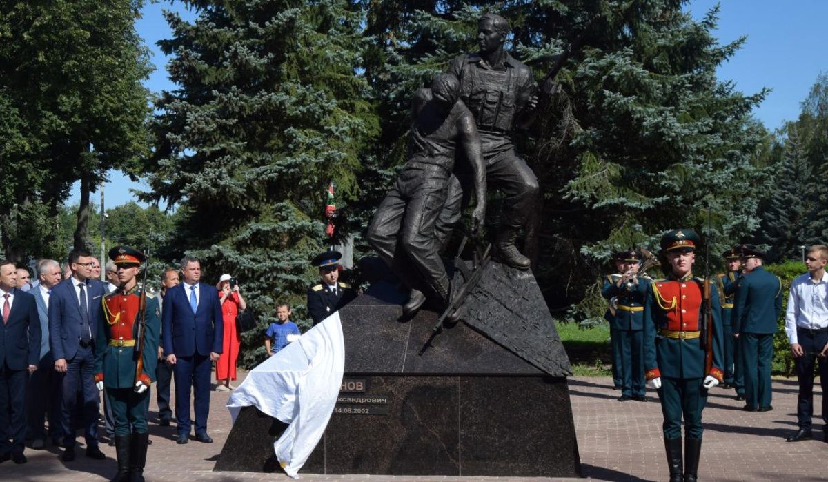 В Нижегородской области открыли памятник Герою России 