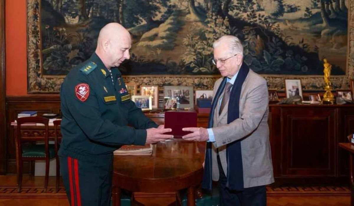 Медаль Росгвардии вручена Пиотровскому