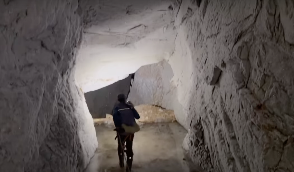 Масштабные разломы Челябинской области видимые из космоса сняли изнутри