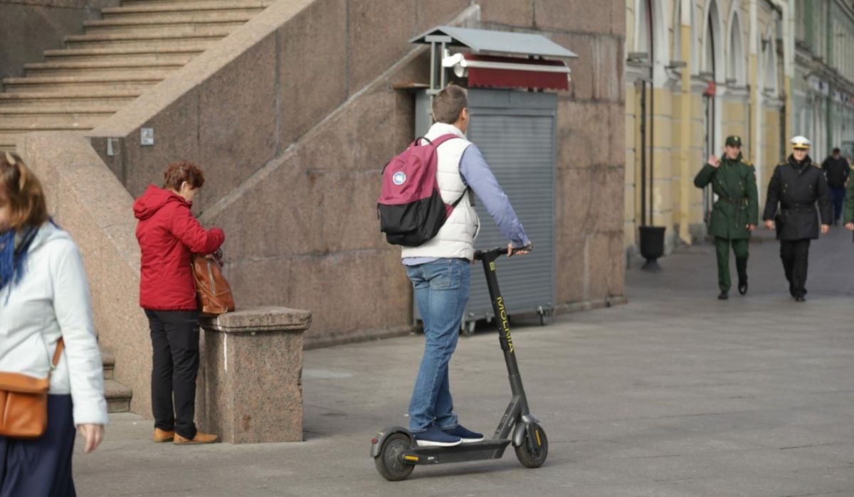 В Петербурге продолжают внедрять культуру вождения для электросамокатчиков