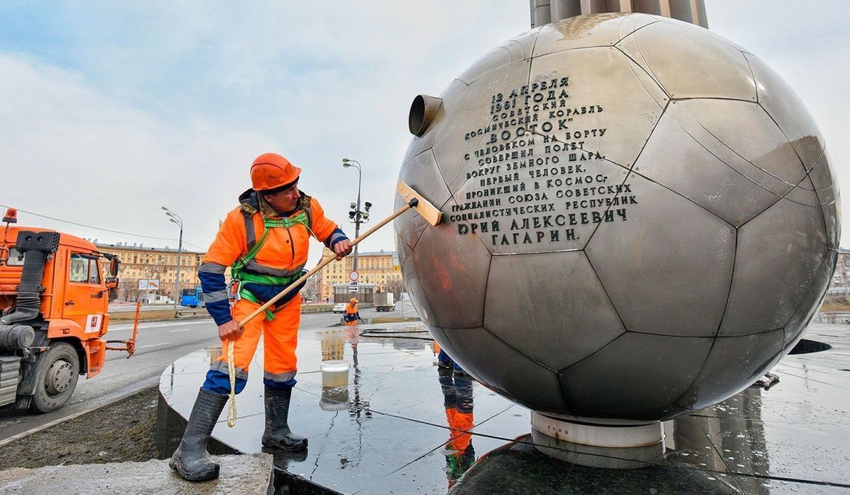 В Москве промыли свыше 1,1 тысячи памятников перед зимним сезоном