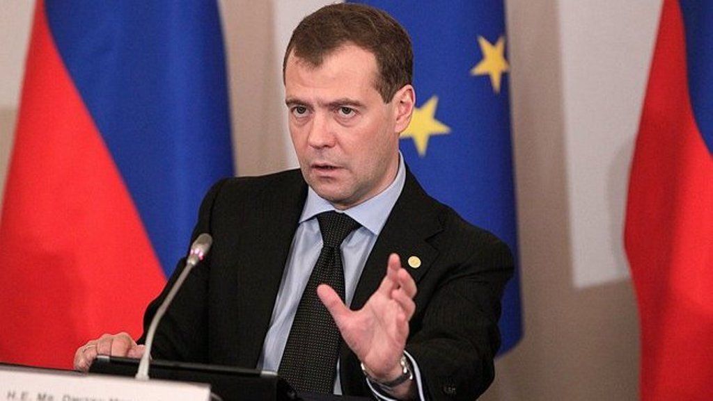 Дмитрий Медведев: Сделкой по пошлинам, Трамп размазал Европу