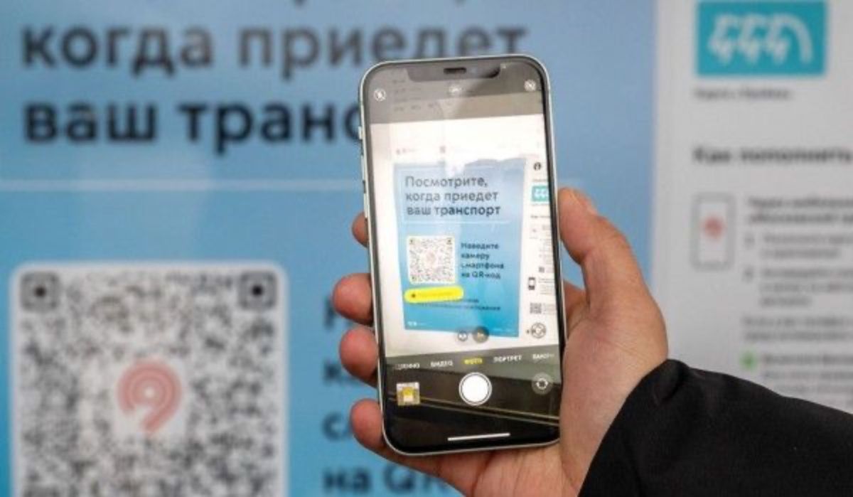 Москвичи могут отслеживать прибытие электробусов с помощью QR-кодов на остановках