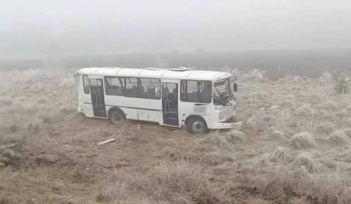 Автобус с пассажирами перевернулся на юге Красноярского края