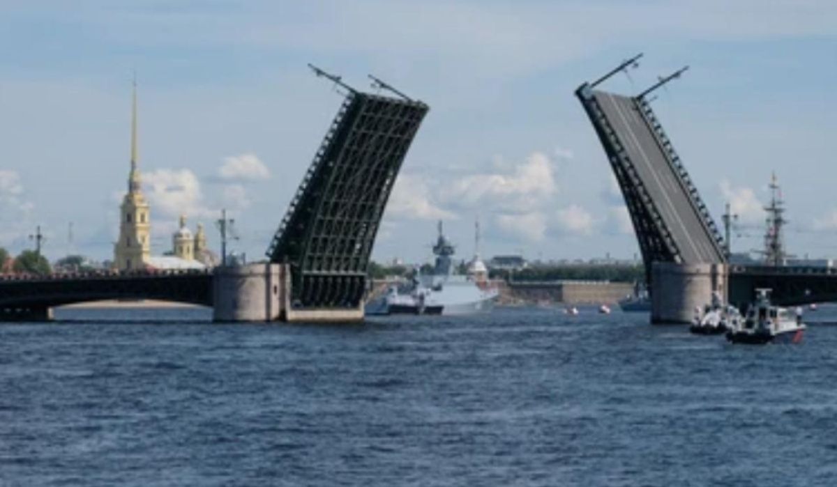 В Петербурге начался ремонт Дворцового моста