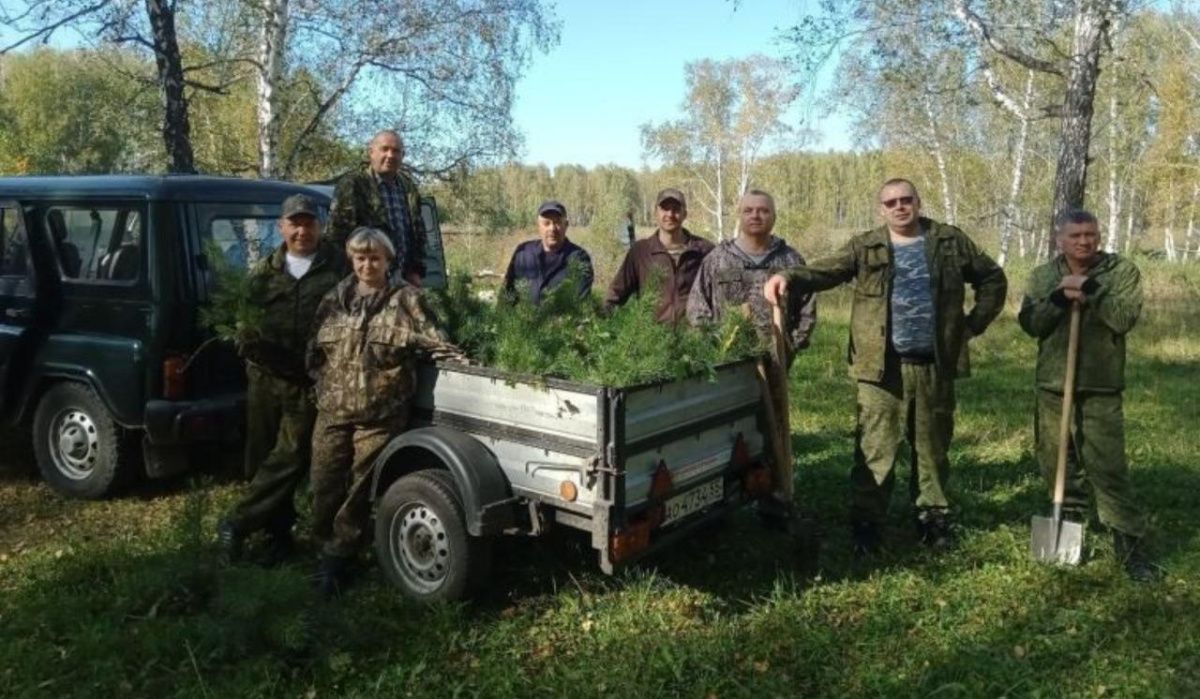 В Омской области у реки Яман высадили 200 деревьев