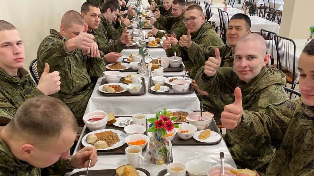 Медали на обед: в Нижегородской области для солдат открыли новую столовую